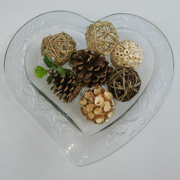 Mikasa Vintage Crystal Heart‎ Shape Dish Frosted Raised leaves 13in - Picture 6 of 12